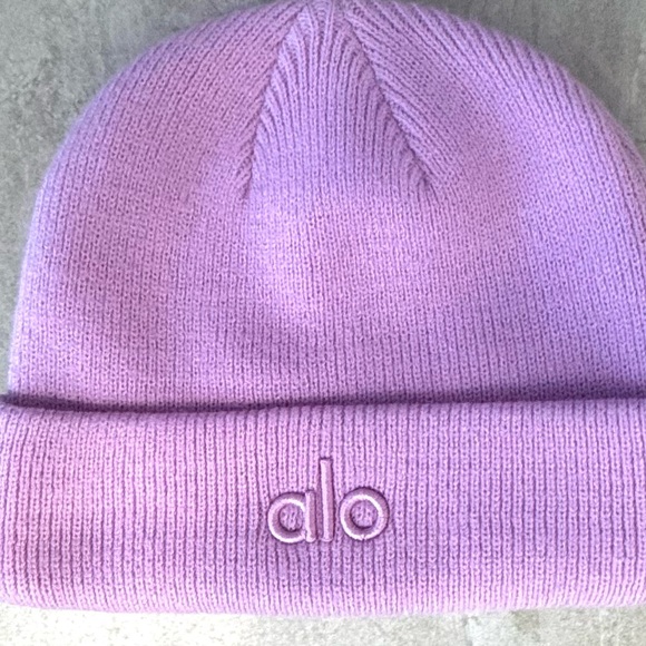 Alo Yoga Notable Beanie - Picture 3 of 9